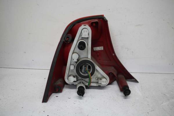 FEU ARRIERE DROIT FORD FOCUS BERLINE/ 4-PORTE 1998-2004 - Vue 2